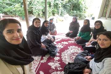 ویزیت در منزل دو بانوی سالمند روستایی توسط دانشجویان مامایی